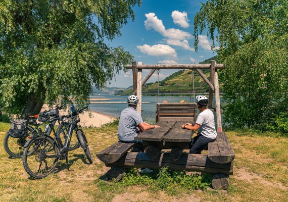 Rastplatz am Rheinradweg | © Maximilian Semsch/Romantischer Rhein Tourismus